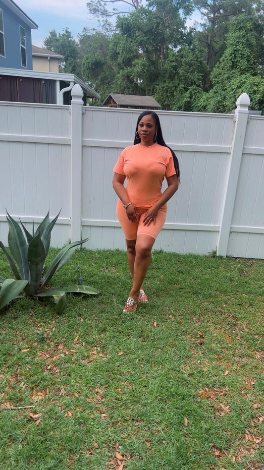 “FLOWING FREELY” SHORT SET